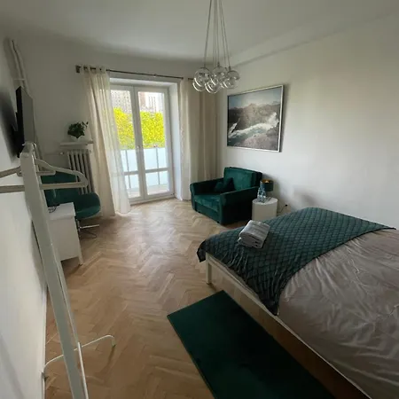 Metro Swietokrzyska ワルシャワ