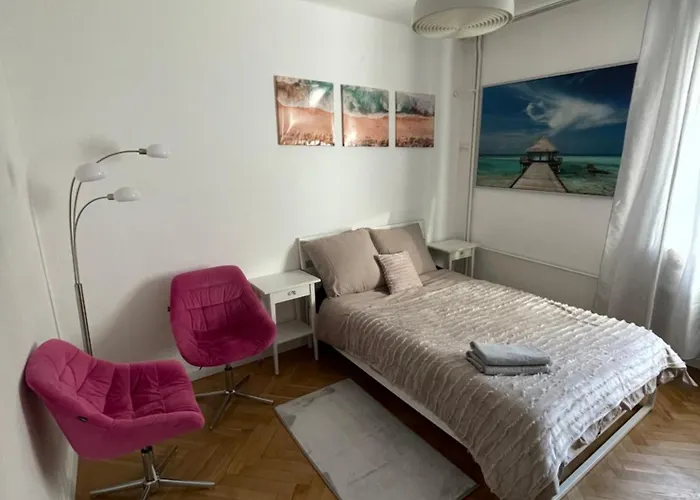 Metro Swietokrzyska Apartment