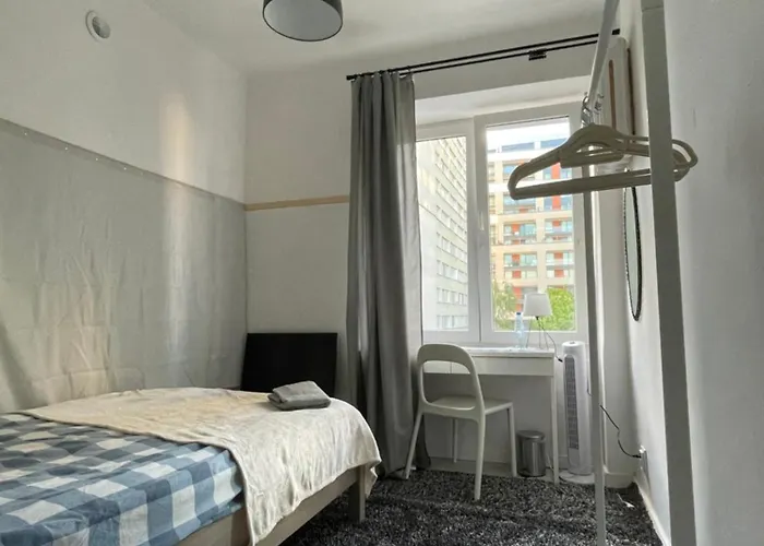 Metro Swietokrzyska Warsaw