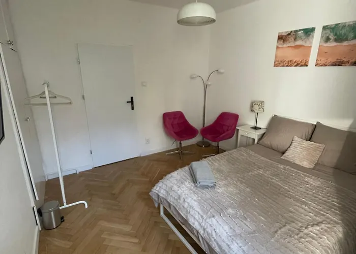 Metro Swietokrzyska Apartment *