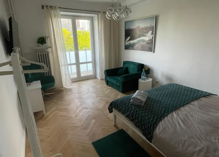 Metro Swietokrzyska Warsaw