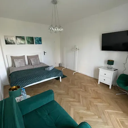 Metro Swietokrzyska Apartman *