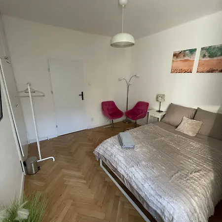 Metro Swietokrzyska Apartman *